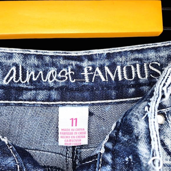 ALMOST FAMOUS Low Rise Light Wash Bootie Short- 11 - Picture 2 of 3